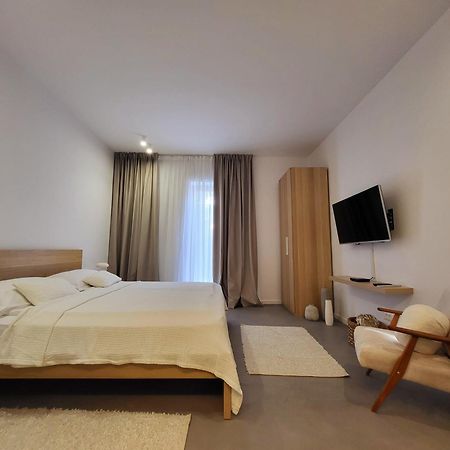Firefly Luxury Apartment With Private Whirlpool Zara Esterno foto