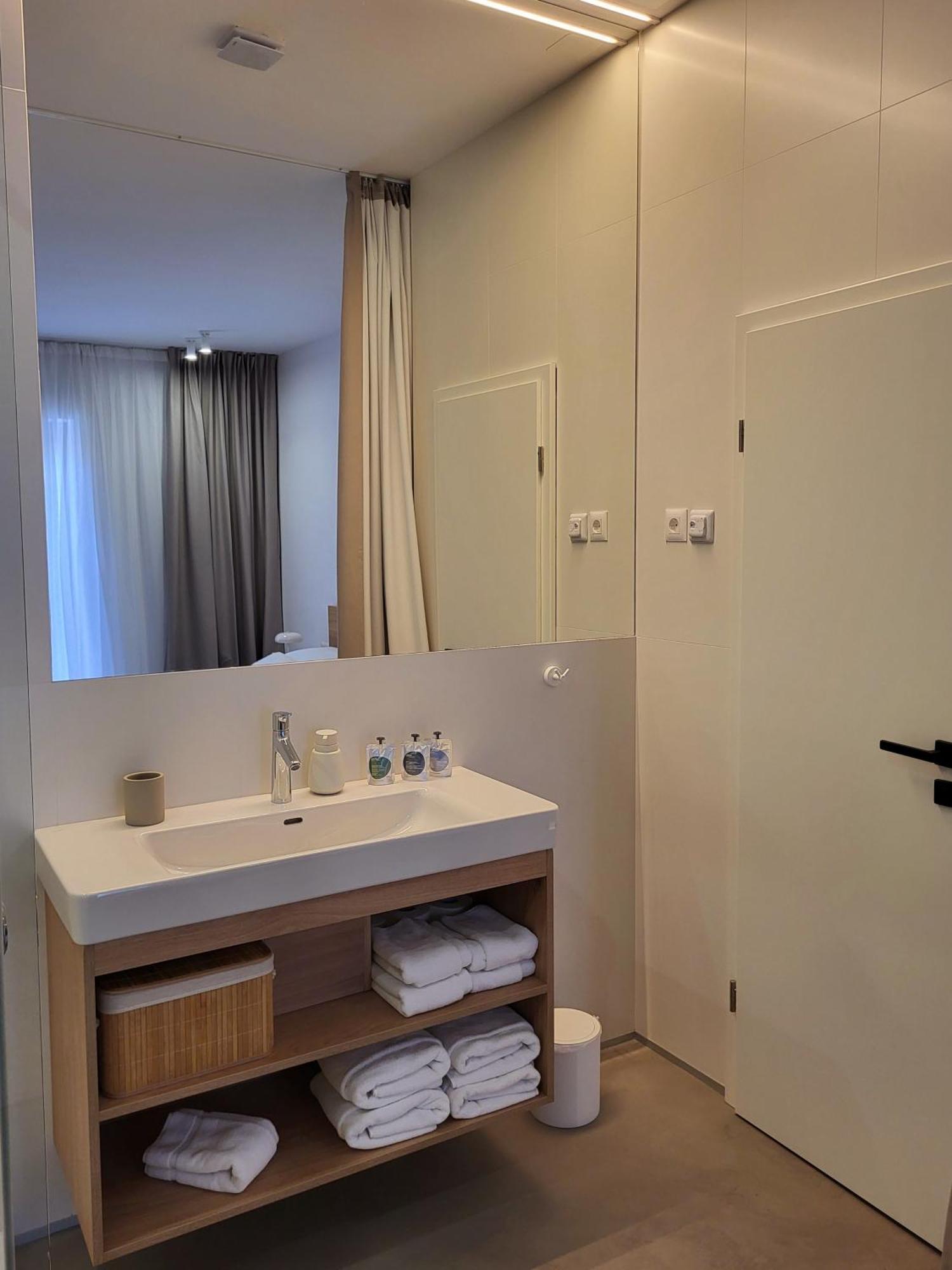 Firefly Luxury Apartment With Private Whirlpool Zara Esterno foto
