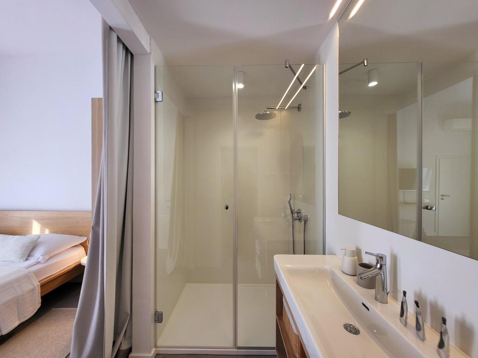 Firefly Luxury Apartment With Private Whirlpool Zara Esterno foto