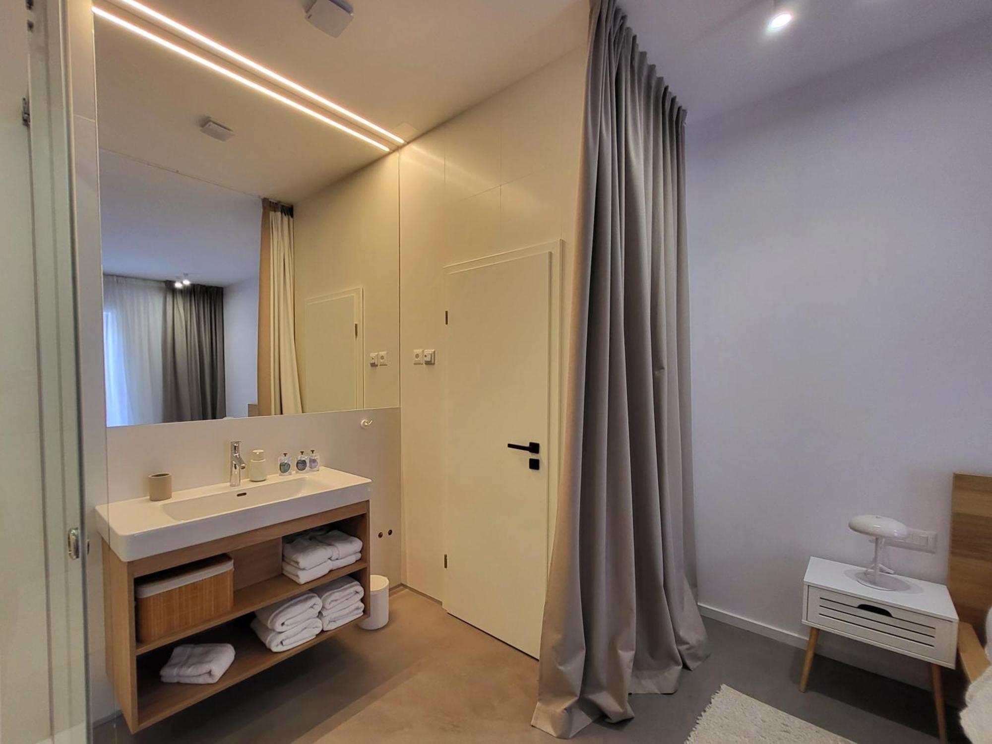 Firefly Luxury Apartment With Private Whirlpool Zara Esterno foto